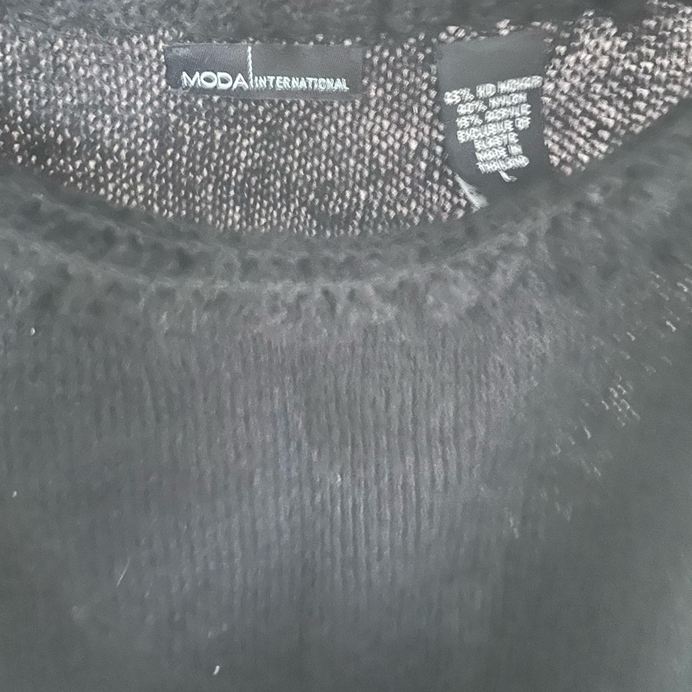 Victoria’s Secret Off the Shoulder - Picture 5 of 7